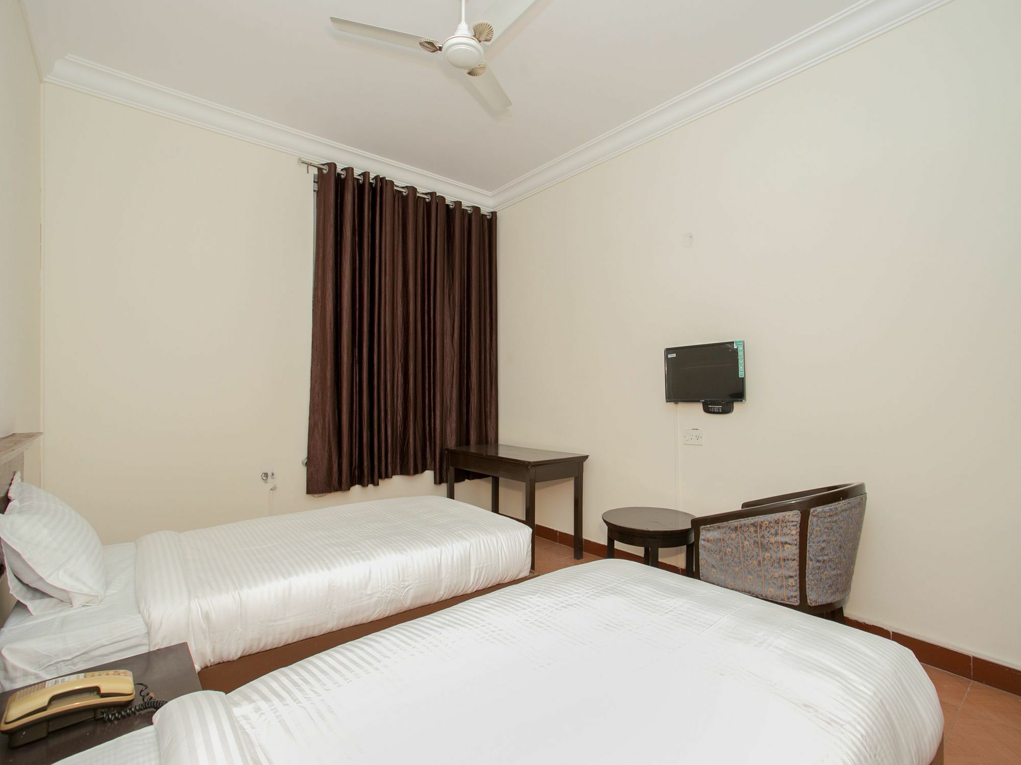 Hotel Golden Gates Bangalore Exterior foto